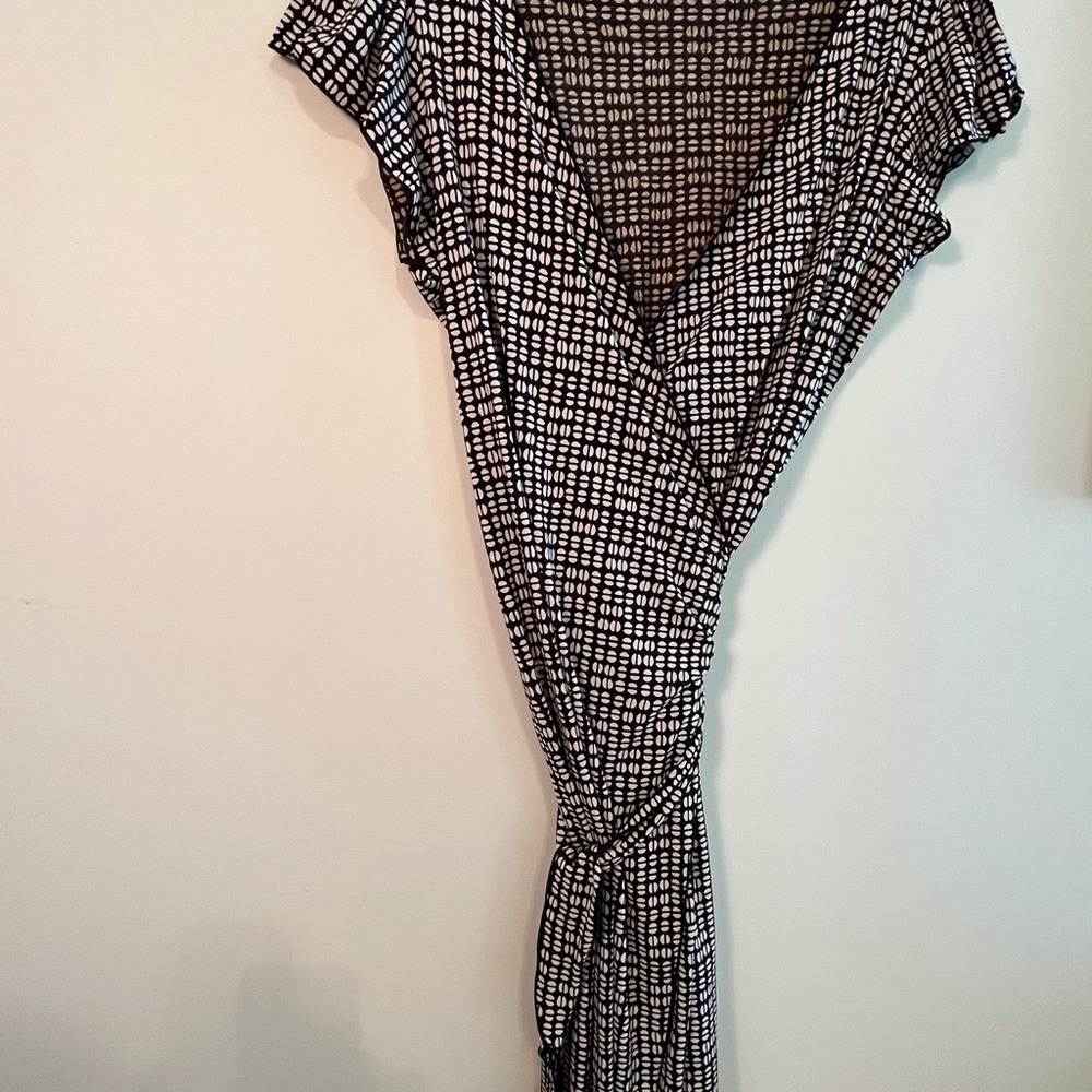 Max Studio Wrap Dress. Black and white print. Size L